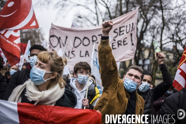 Manifestation a Paris des etudiants contre la precarite.