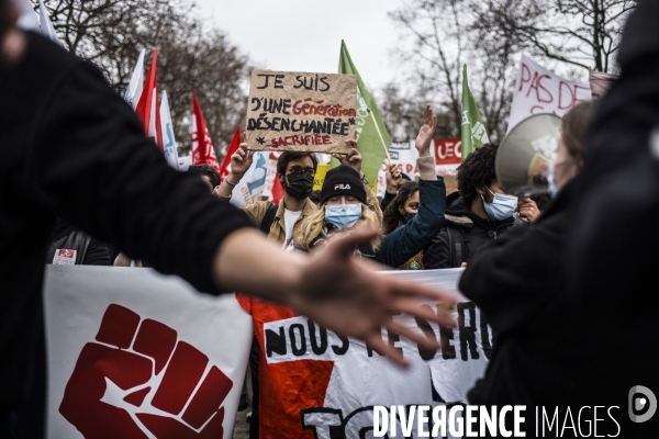 Manifestation a Paris des etudiants contre la precarite.