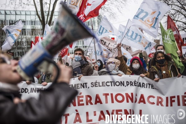 Manifestation a Paris des etudiants contre la precarite.