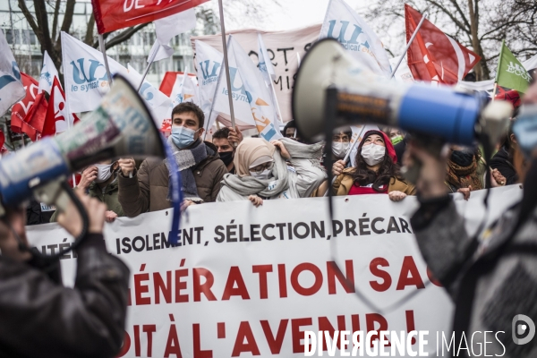 Manifestation a Paris des etudiants contre la precarite.