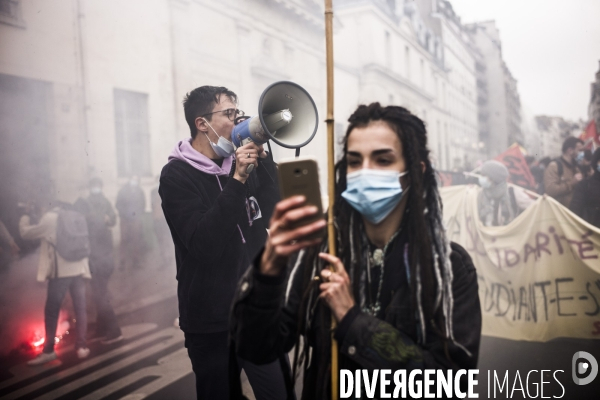 Manifestation a Paris des etudiants contre la precarite.