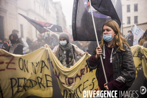 Manifestation a Paris des etudiants contre la precarite.