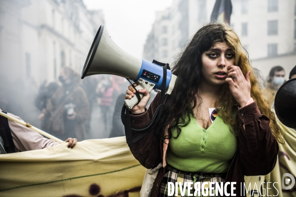 Manifestation a Paris des etudiants contre la precarite.