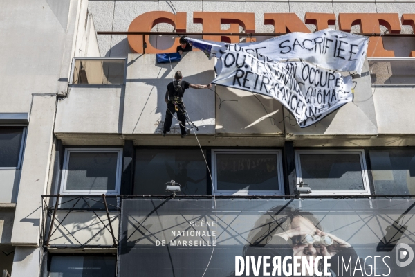 Théatre du Merlan occupé, visite de soutien du Maire de Marseille