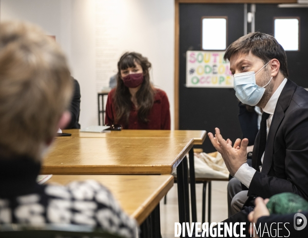 Théatre du Merlan occupé, visite de soutien du Maire de Marseille