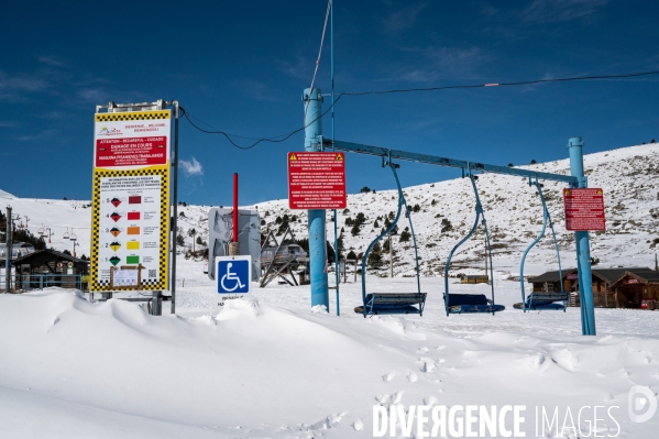 Pyrenees : Stations de ski fermees