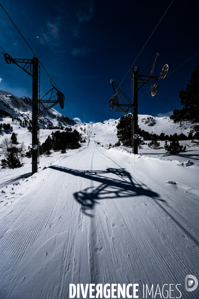 Pyrenees : Stations de ski fermees