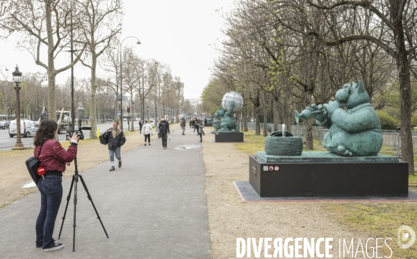 Le chat de geluck sur les champs elysees