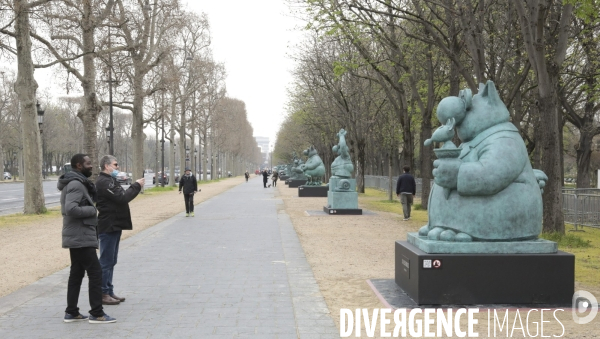 Le chat de geluck sur les champs elysees