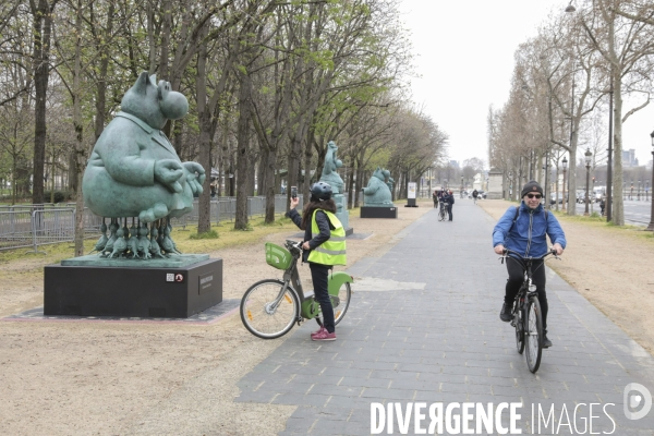 Le chat de geluck sur les champs elysees