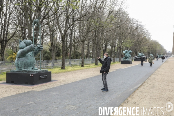 Le chat de geluck sur les champs elysees