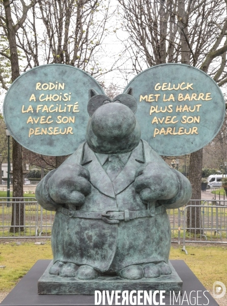 Le chat de geluck sur les champs elysees