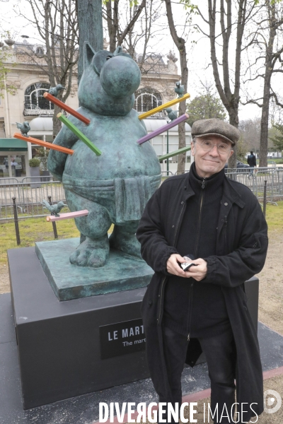 Le chat de geluck sur les champs elysees