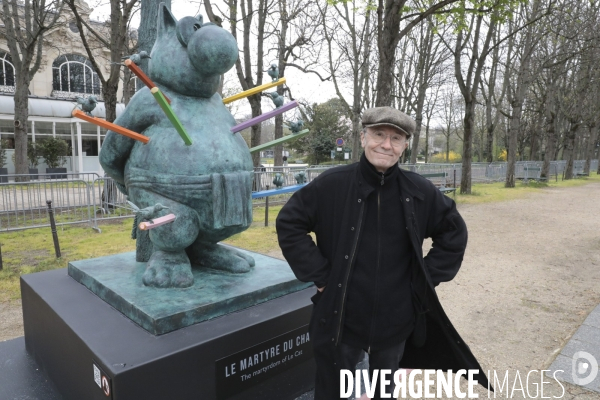 Le chat de geluck sur les champs elysees