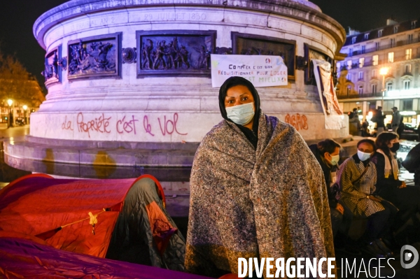 Installation d un camp de réfugiers Place de la République. Refugees camp on Place de la République, Paris.