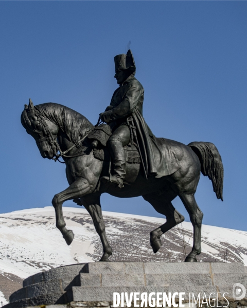 Statue equestre de Napoleon  le long de la RN 85.