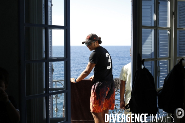 Cap d Ail le 4/08/2020 de jeunes gens originaires de quartiers populaires de Cannes La Bocca dans une colonie apprenante de Cap  d Ail vont participer à une visite du musée oceanographique de Monaco.  Mohammed dans le dortoir des garçons.