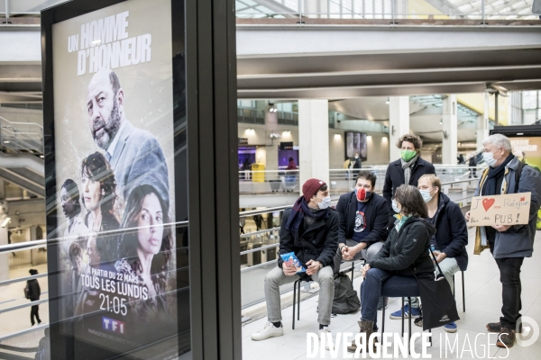 Action contre la publicité à Gare du Nord