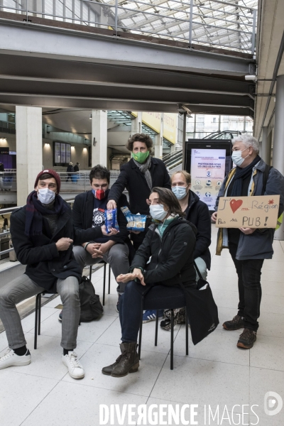 Action contre la publicité à Gare du Nord