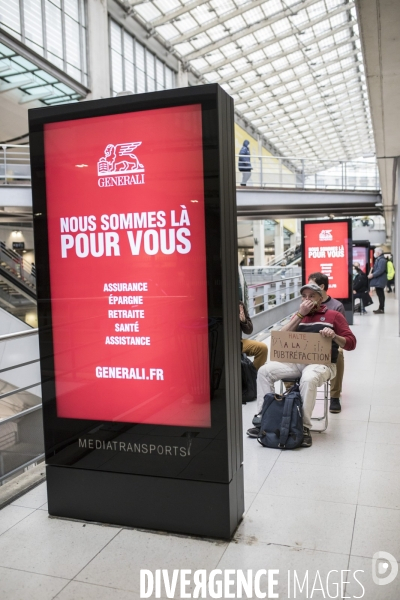 Action contre la publicité à Gare du Nord