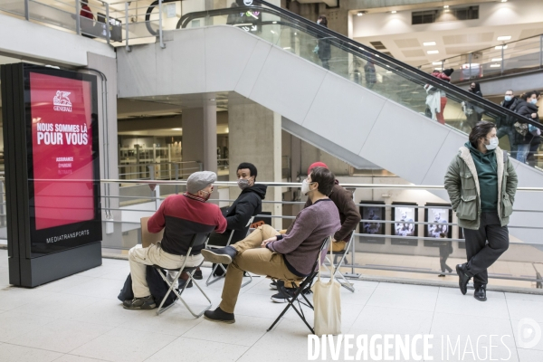 Action contre la publicité à Gare du Nord