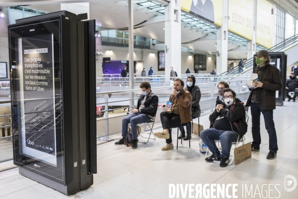 Action contre la publicité à Gare du Nord