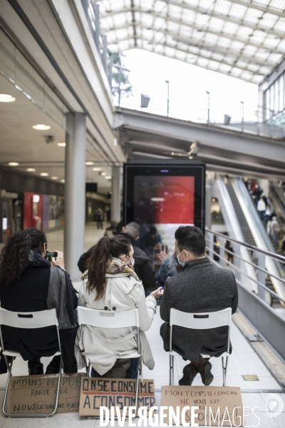 Action contre la publicité à Gare du Nord