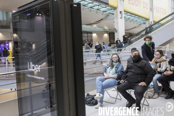 Action contre la publicité à Gare du Nord