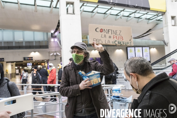 Action contre la publicité à Gare du Nord