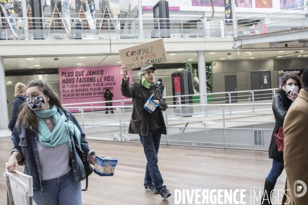 Action contre la publicité à Gare du Nord