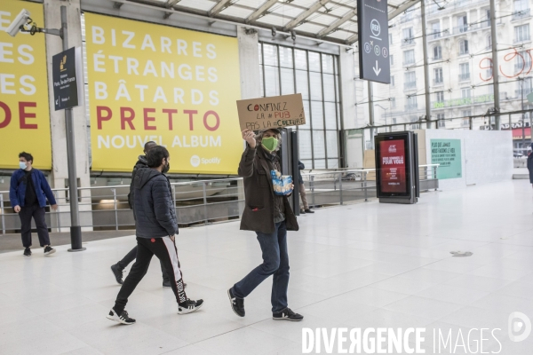 Action contre la publicité à Gare du Nord