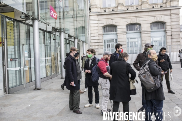 Action contre la publicité à Gare du Nord