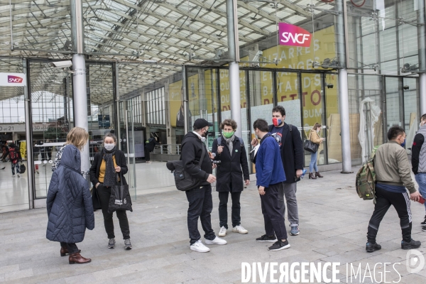 Action contre la publicité à Gare du Nord