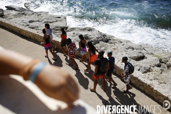 Cap d Ail le 4/08/2020 au Claj Thalassa, de jeunes gens originaires de quartiers populaires de Cannes La Bocca dans une colonie apprenante de Cap  d Ail vont participer à une visite du musée oceanographique de Monaco. Les jeunes sont divisés en deux gr