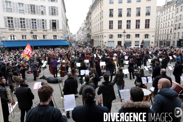 Theatre de l Odeon occupé, concert de musique