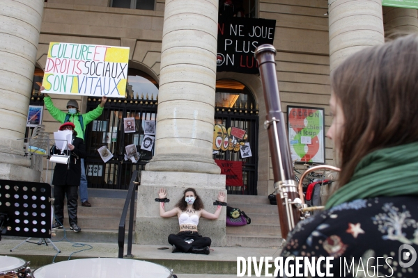 Theatre de l Odeon occupé, concert de musique