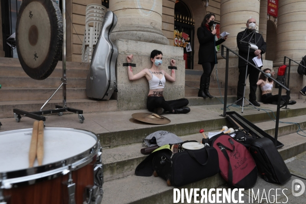 Theatre de l Odeon occupé, concert de musique