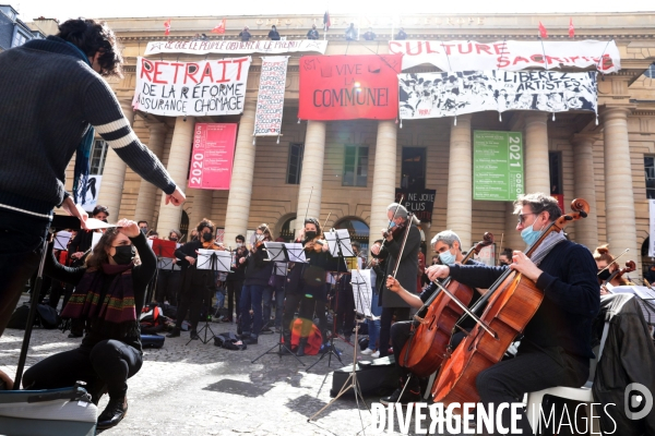 Theatre de l Odeon occupé, concert de musique