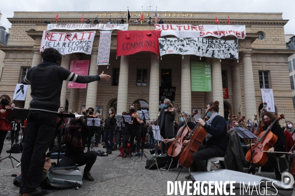 Theatre de l Odeon occupé, concert de musique