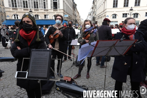 Theatre de l Odeon occupé, concert de musique