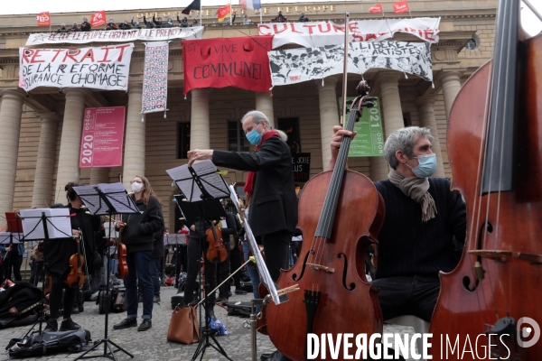 Theatre de l Odeon occupé, concert de musique