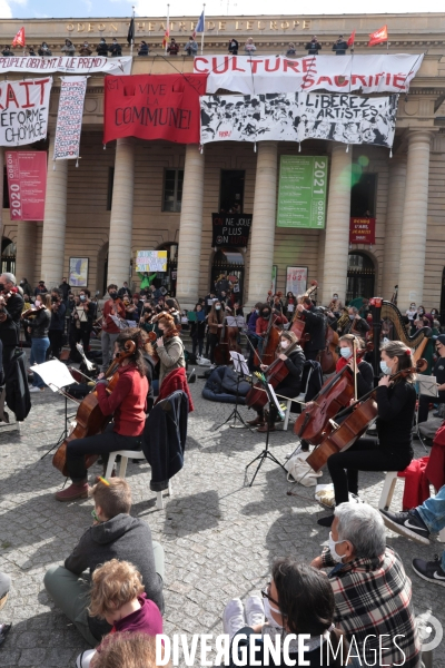 Theatre de l Odeon occupé, concert de musique