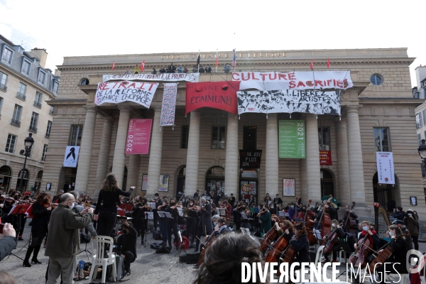 Theatre de l Odeon occupé, concert de musique