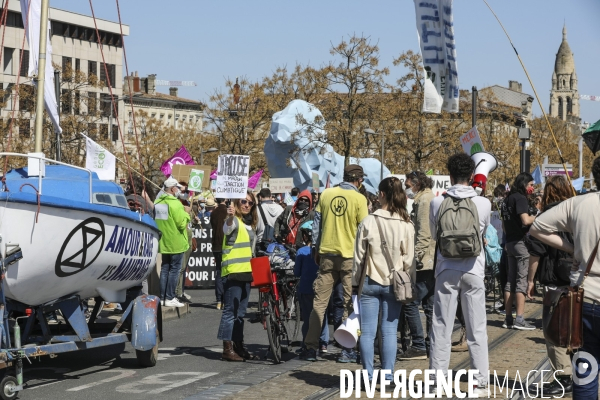 Marche à Bordeaux pour une vraie Loi Climat