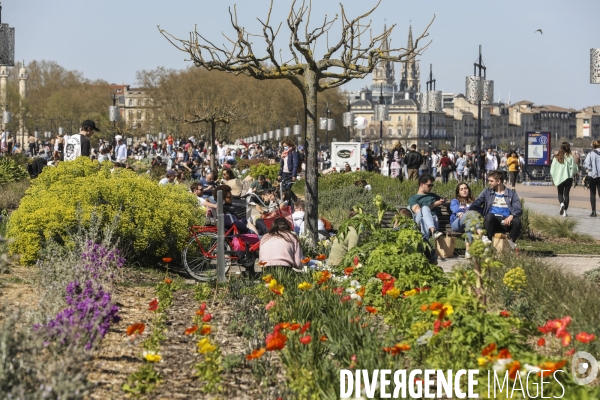 Un dimanche de détente le long de la Garonne à Bordeaux