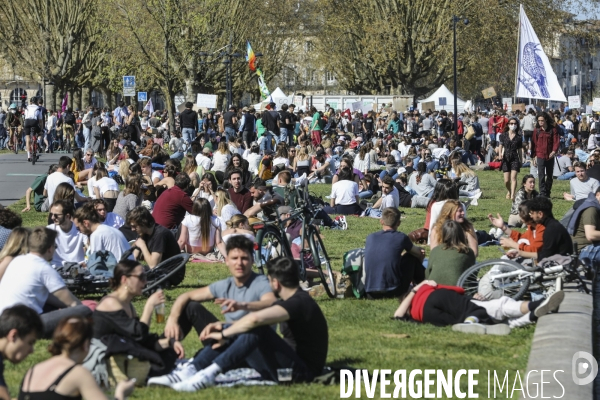 Un dimanche de détente le long de la Garonne à Bordeaux