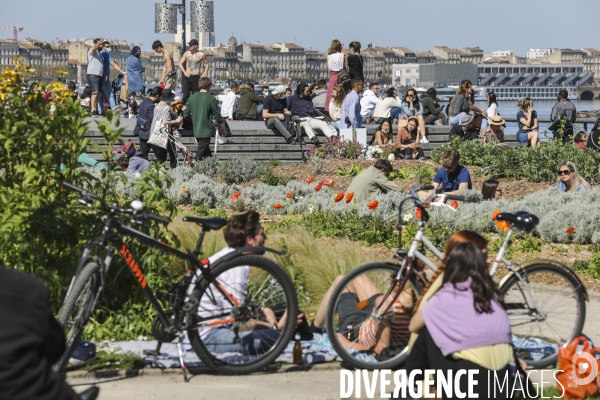 Un dimanche de détente le long de la Garonne à Bordeaux