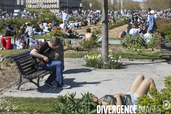 Un dimanche de détente le long de la Garonne à Bordeaux