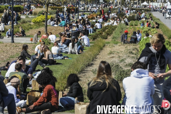 Un dimanche de détente le long de la Garonne à Bordeaux