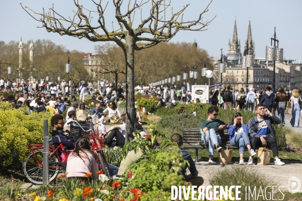 Un dimanche de détente le long de la Garonne à Bordeaux